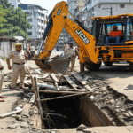 देवरिया में नाले की सफाई के लिए जेसीबी चली, पक्का अतिक्रमण तोड़ा गया; दुकानदारों ने किया विरोध