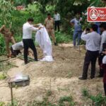 कब्र से निकाली गई बच्ची की लाश झाड़ियों में मिली, तांत्रिक क्रिया की आशंका से दहशत