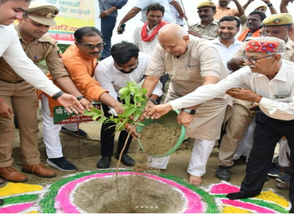 एक पेड़ मां के नाम