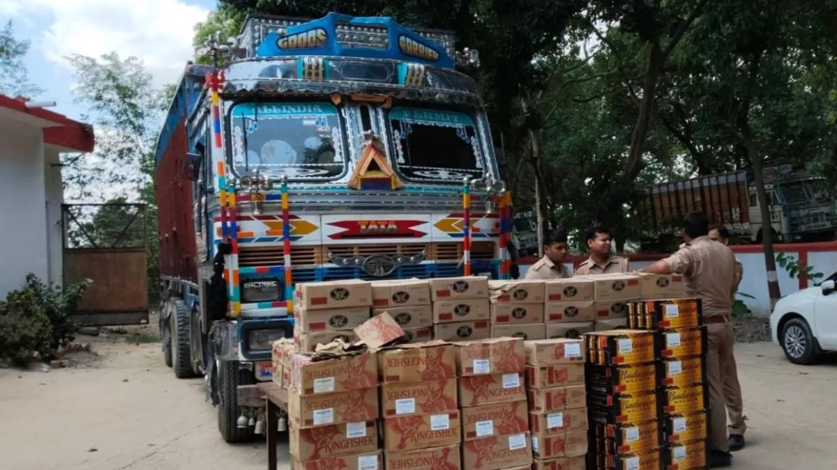 देवरिया में तस्करों ने