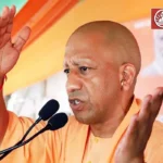 सीएम योगी का कांग्रेस-सपा पर हमला: “पीएम का अपमान 140 करोड़ जनता का अपमान”