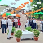 देवरिया न्यायालय परिसर में स्वतंत्रता दिवस समारोह, जनपद न्यायाधीश ने किया ध्वजारोहण