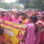 देवरिया में आंगनबाड़ी कार्यकत्रियों का धरना-प्रदर्शन, 11 सूत्रीय मांग पत्र सौंपा