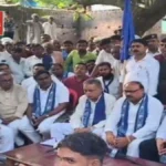 देवरिया: बसपा प्रतिनिधिमंडल ने मेहरौना पहुंचकर राजू पाल के परिजनों से की मुलाकात, आरोपियों की गिरफ्तारी न होने पर जताई नाराजगी