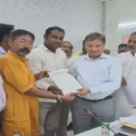 देवरिया: व्यापारियों की सुरक्षा, टैक्स और ठगी मामलों पर नोडल अधिकारी से मिले प्रतिनिधि, कई अहम मांगें रखीं