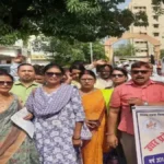 देवरिया: टीईटी अनिवार्यता के खिलाफ जूनियर हाईस्कूल शिक्षक संघ का प्रदर्शन, सुप्रीम कोर्ट के फैसले पर जताई आपत्ति