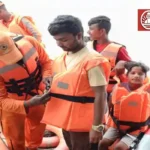 बरहज में एनडीआरएफ का बाढ़ बचाव मॉक ड्रिल, ग्रामीणों को दी गई आपदा प्रबंधन की ट्रेनिंग