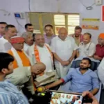 देवरिया में सेवा पखवाड़ा: पीएम मोदी के जन्मदिन पर रक्तदान, स्वच्छता और फल वितरण