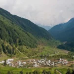 कश्मीर घाटी में सात प्रमुख पर्यटन स्थल फिर से खुले : LG मनोज सिन्हा ने दिए निर्देश