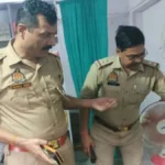 देवरिया में तेजाबकांड: आभूषण व्यवसायी ने ग्राहक पर फेंका तेजाब, आधा दर्जन लोग झुलसे