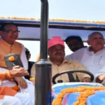 पथरदेवा में मामा शिवराज का दमदार स्वागत: 51 ट्रैक्टरों के काफिले में सवार होकर पहुंचे, बोले – यूपी की बहनों को भी दिलाएंगे पक्का मकान