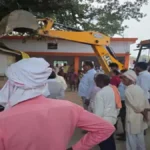 देवरिया: बाबा महेंद्रनाथ मंदिर की भूमि से प्रशासन ने हटवाया अवैध कब्जा, जेसीबी से ढहाए गए अतिक्रमण