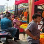 देवरिया में दीपावली की धूम: तीन करोड़ के पटाखे फूटे, फूल कारोबारियों ने किया एक करोड़ का व्यवसाय