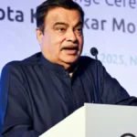 नागपुर में केंद्रीय मंत्री नितिन गडकरी के सामने दो महिला अफसरों में झगड़ा, मंच पर धक्का-मुक्की और चिकोटी काटने का वीडियो वायरल