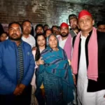 अखिलेश यादव पहुंचे फतेहपुर, आत्महत्या किए लेखपाल के परिवार को दी 2 लाख सहायता, आरोपी पर कार्रवाई की मांग तेज