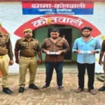 देवरिया में असलहा तस्करी गिरोह पर पुलिस की बड़ी कार्रवाई, दो तस्कर तमंचा व कारतूस के साथ गिरफ्तार