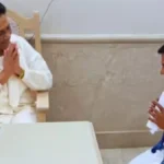 मुलाकात की तस्वीरों पर बवाल: मायावती से मिलने पहुंचे बसपा विधायक घुटनों के बल बैठे, सोशल मीडिया पर उठे सवाल