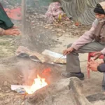 देवरिया में कड़ाके की ठंड और शीतलहर का असर, यातायात व जनजीवन हुआ प्रभावित