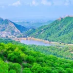 अरावली पर्वतमाला पर सुप्रीम कोर्ट के फैसले से बढ़ी चिंता, करोड़ों साल पुरानी धरोहर पर मंडराया खतरा