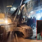 देवरिया: शराब के नशे में पोकलेन चालक का तांडव, आधा दर्जन से अधिक वाहन क्षतिग्रस्त