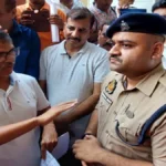 पूर्व आईपीएस अमिताभ ठाकुर की रिहाई अटकी, जमानत के बावजूद पूरी नहीं हो सकीं कानूनी औपचारिकताएं