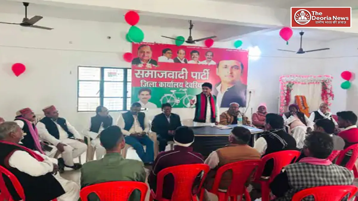 Karpuri at SP office in Deoria