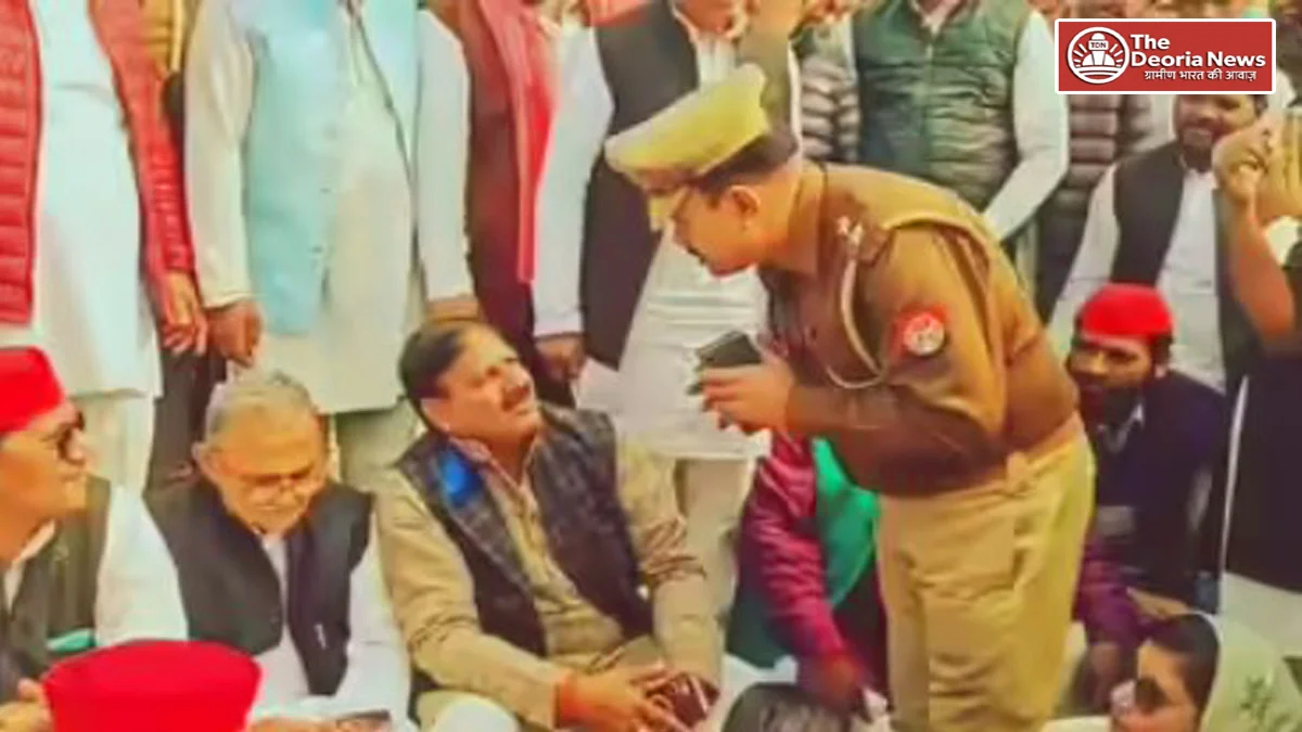 SHO MP at the protest site