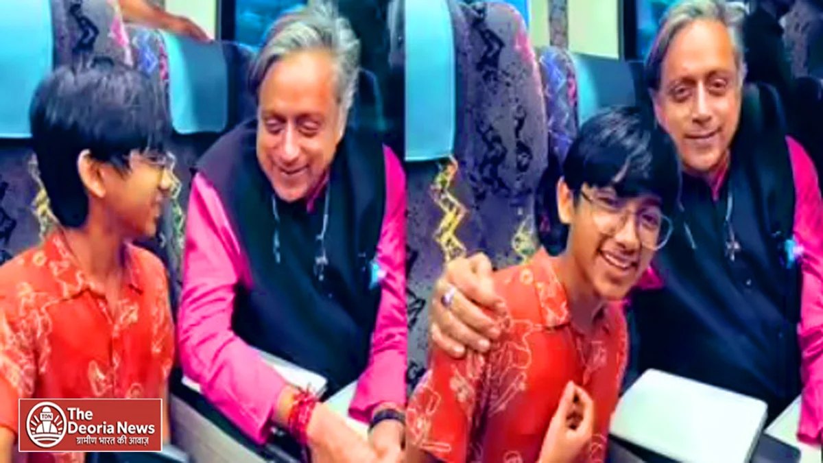 Shashi Tharoor in Vande Bharat train