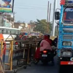 24 घंटे में बदला फैसला, गौरीबाजार के रामपुर चौराहे पर फिर लगी बैरिकेडिंग