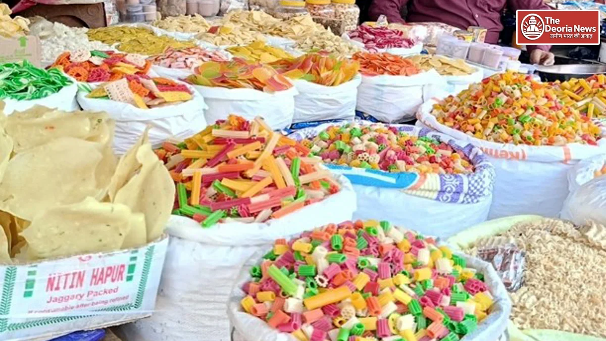 In the market before Holi-Ramadan