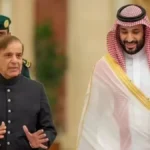 ईरान-सऊदी तनाव के बीच पाकिस्तान की बढ़ी दुविधा, PM शहबाज शरीफ पहुंचे सऊदी अरब