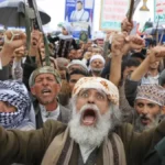 सना में हूती का शक्ति प्रदर्शन, इजरायल पर मिसाइल दावा—बाब-अल-मंदेब पर बढ़ा खतरा, वैश्विक व्यापार पर असर की आशंका