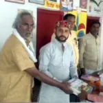 पथरदेवा विद्यालय में 210 पाठ्य पुस्तकों का निःशुल्क वितरण, चेयरमैन क्रांति सिंह ने बच्चों को दिया ‘खूब पढ़े-खूब बढ़े’ का संदेश