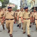 देवरिया में पुलिस अधीक्षक का पैदल गश्त, सुरक्षा व्यवस्था का लिया जायजा, लोगों को किया जागरूक