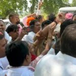 तरकुलवा में विवादित जमीन पर प्रदर्शन के दौरान पूर्व मंत्री समर्थकों और पुलिस में धक्का-मुक्की