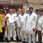 देवरिया में पंचायत चुनाव को लेकर ग्राम प्रधानों का प्रदर्शन, समय पर चुनाव या कार्यकाल बढ़ाने की मांग