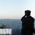 अरब सागर में अमेरिकी कार्रवाई—ईरानी झंडे वाले जहाज पर मरीन का कब्जा, वीडियो जारी