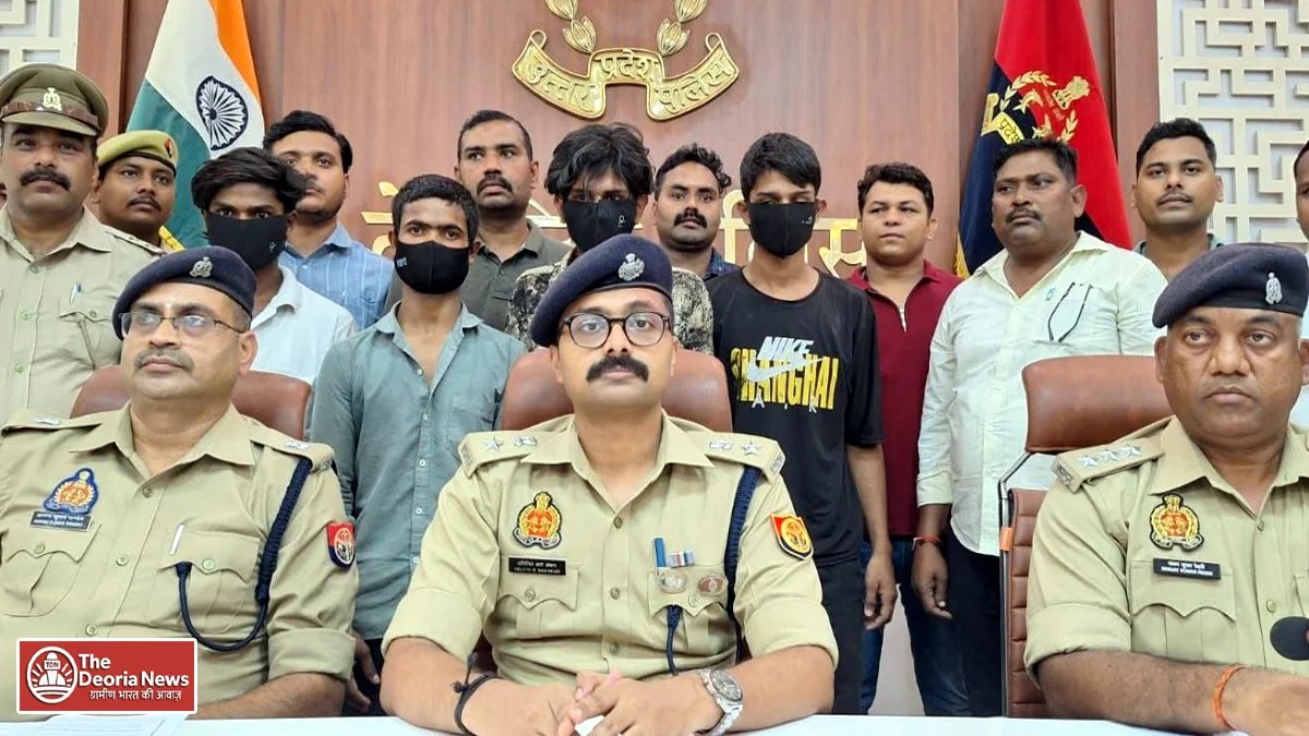 Deoria Tarkulwa police investigate showroom theft.