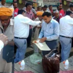 देवरिया में खाद्य सुरक्षा विभाग की बड़ी कार्रवाई, दूध-दही, पनीर और सॉस समेत 7 नमूने लिए, कई प्रतिष्ठानों को सुधार नोटिस