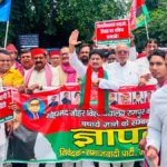 जौहर विश्वविद्यालय के खिलाफ प्रस्तावित ध्वस्तीकरण कार्रवाई का सपा ने किया विरोध, देवरिया में प्रदर्शन कर राज्यपाल के नाम सौंपा ज्ञापन
