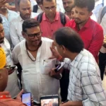 देवरिया में वेतन कटौती से नाराज सीएचओ का प्रदर्शन, गुरुवार से ऑनलाइन कार्य बंद करने की चेतावनी