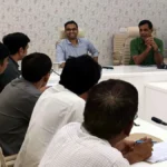 देवरिया में बिजली से जुड़े लंबित मामलों पर DM सख्त, कनेक्शन और ट्रांसफार्मर के काम जल्द पूरा करने के निर्देश