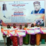 रक्षाबंधन से पहले योगी सरकार का बड़ा कदम, रसोइयों-शिक्षकों का सम्मान; शुरू हुआ कैशलेस चिकित्सा कार्ड